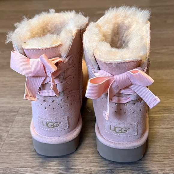 UGG Dae Sunshine Perf Boots Tropical Peach, Size 5, New Without Tags - Picture 4 of 6